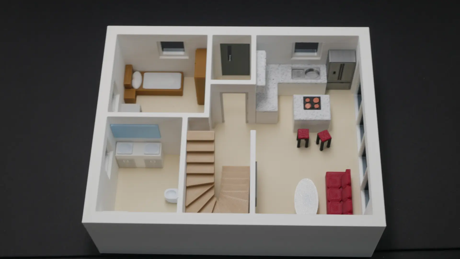 Ma&szlig;st&auml;bliches 3D-gedrucktes Grundrissmodell in der Aufsicht mit Schlafzimmer, Bad, K&uuml;che und Wohnbereich