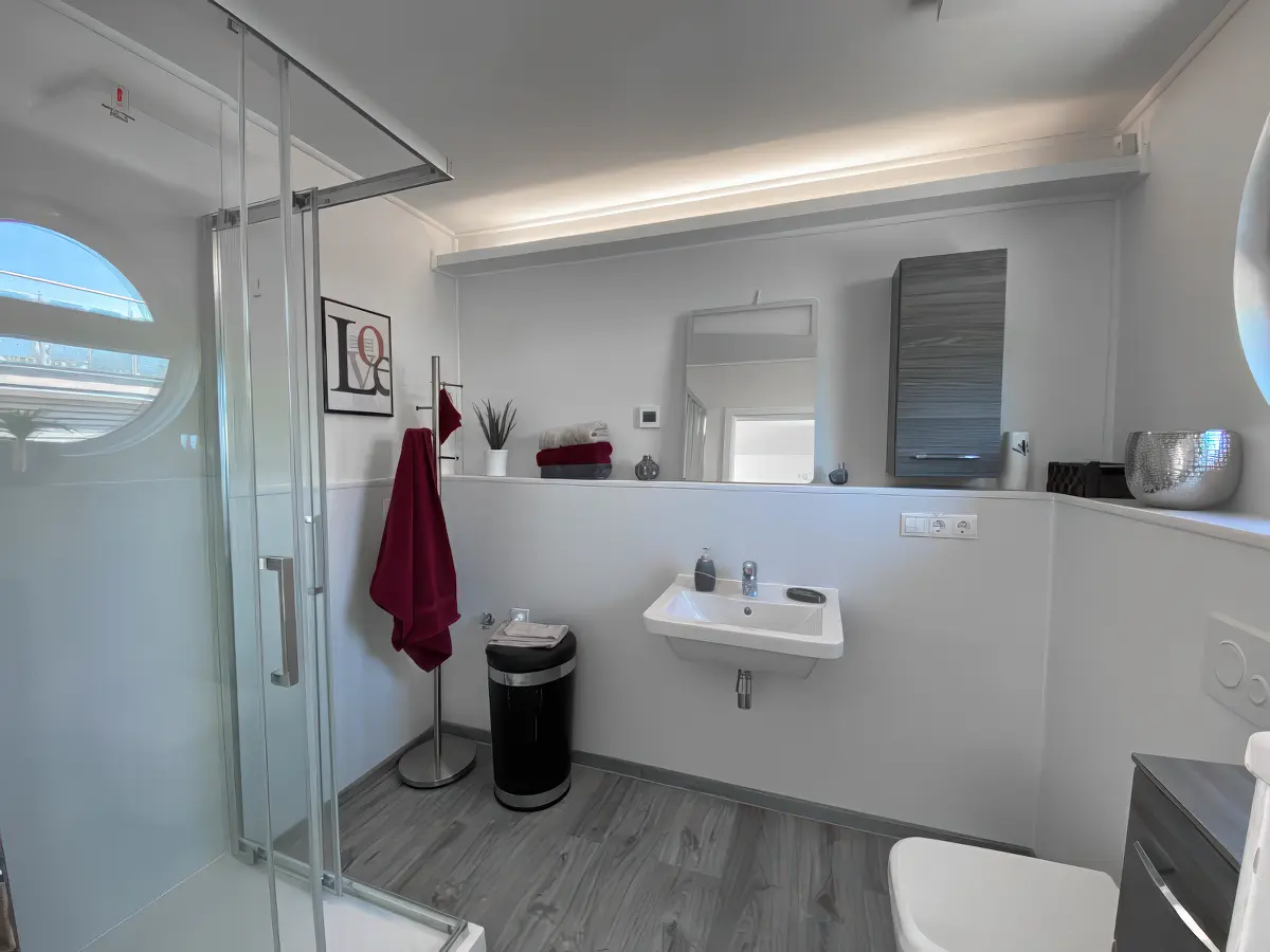 L-Tiny Badezimmer
