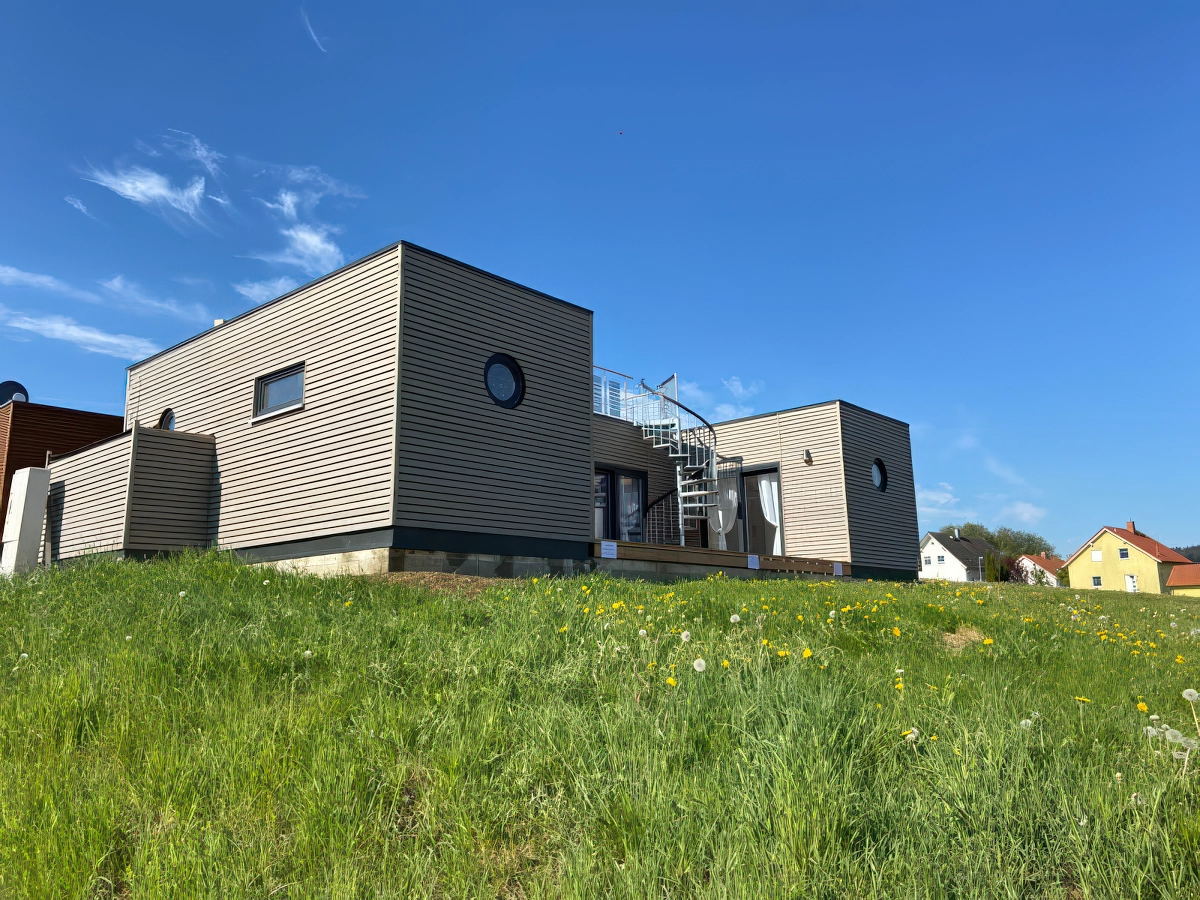 UE-Tiny Realfoto im Frühling