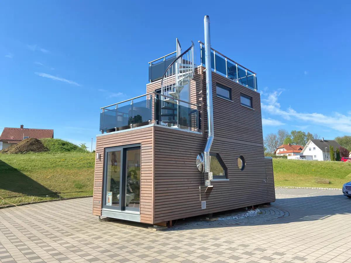 UEG-Tiny seitliche Ansicht mit Wendeltreppe