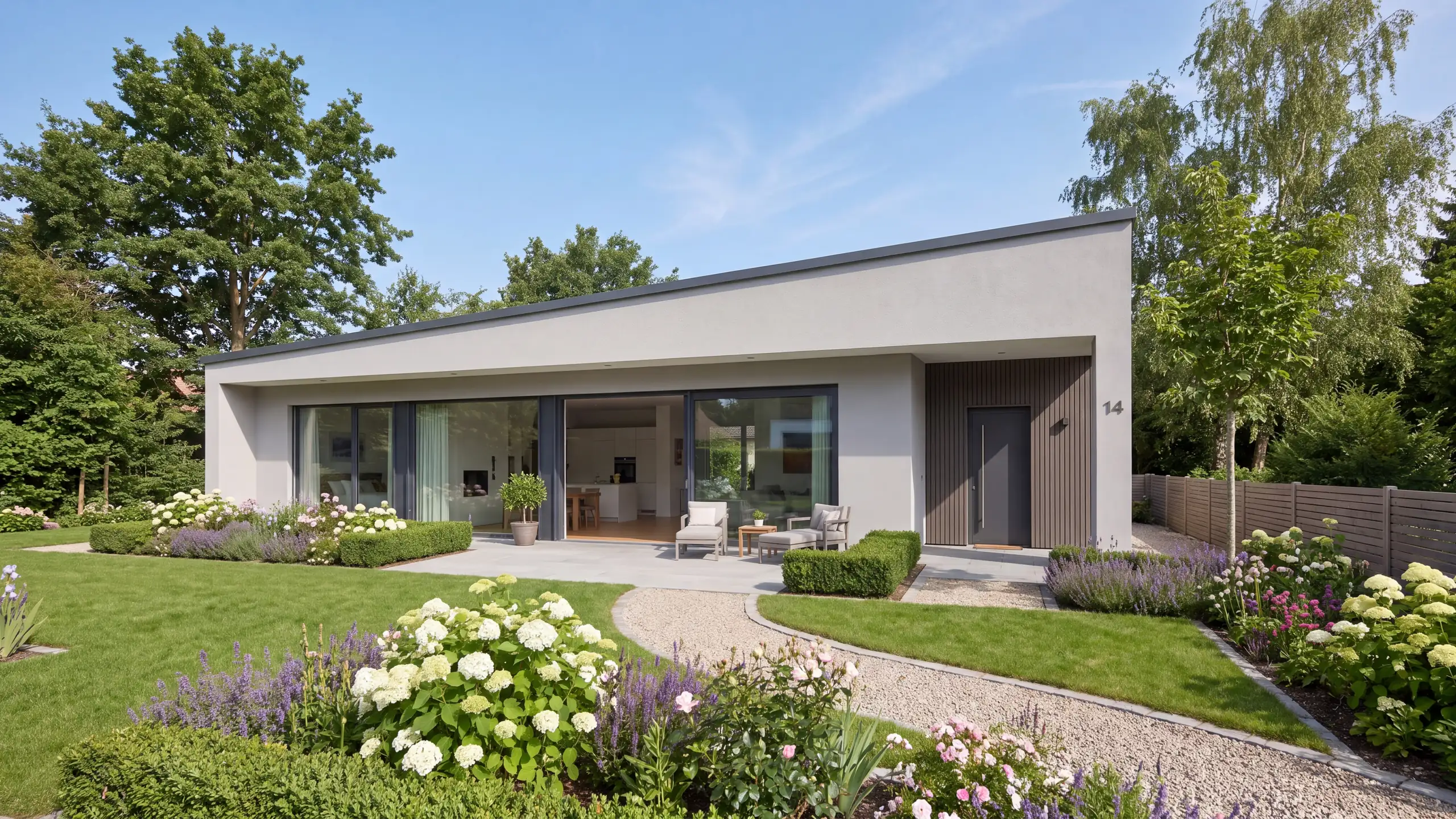 Bungalow mit Pultdach und Garten